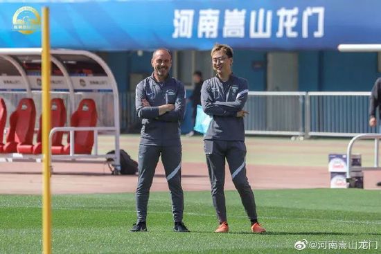 他的昂扬对准她湿润的入口视频